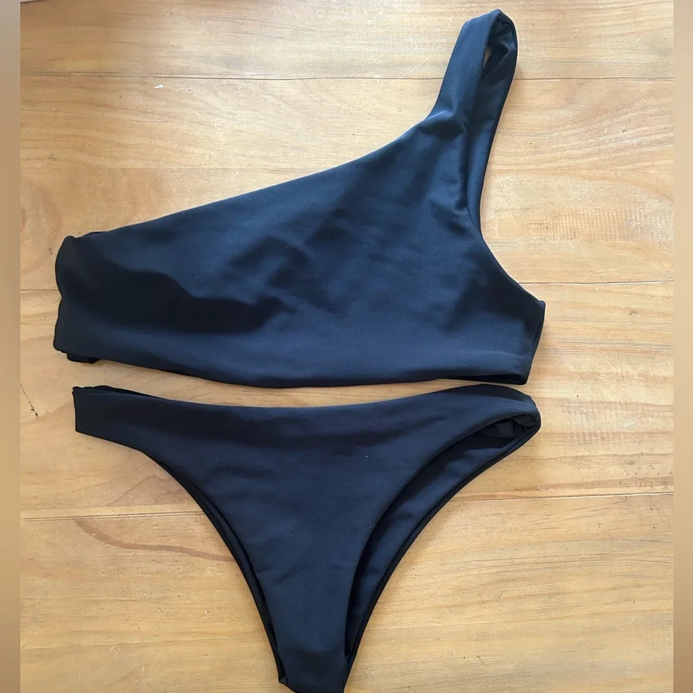 Black Skatie Bikini Top - Picture 2 of 4